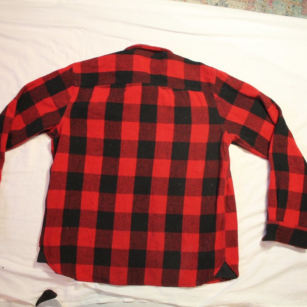 Plaid red and black button up shacket large - Picture 3 of 3